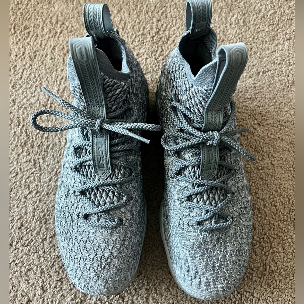 Nike Lebron 15 'Wolf Grey & Metallic Gold' Size 7Y